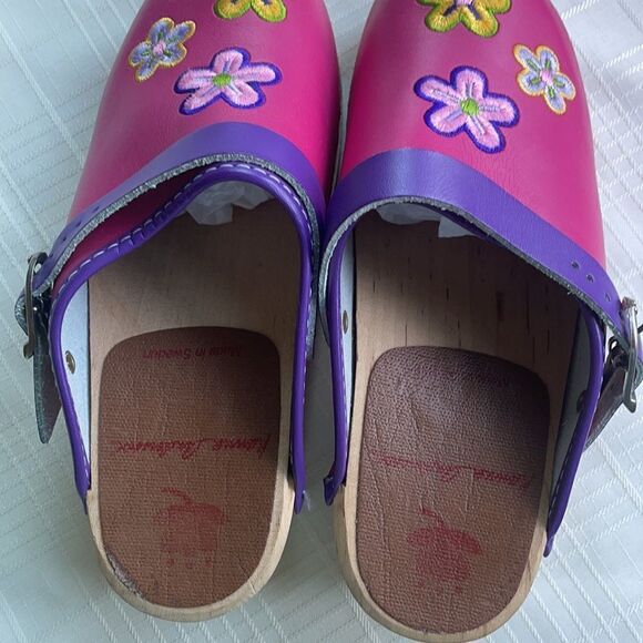 Hanna Andersson Wooden Flower Clogs Size 35 Sweden - Picture 5 of 8